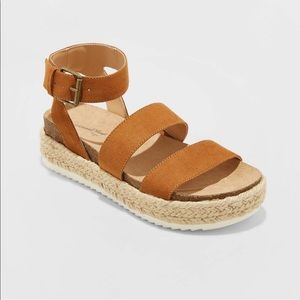 Universal Thread Woman’s Wide Platform Espadrilles